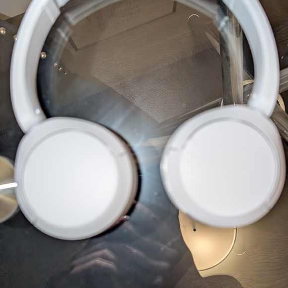 Sony White Over-Ear Headphones - Picture 3 of 6